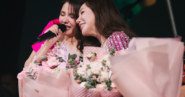 Myra Trần rơi nước mắt trước lời động viên của Hồ Quỳnh Hương trong liveshow sinh nhật - hình ảnh - f168win.vip