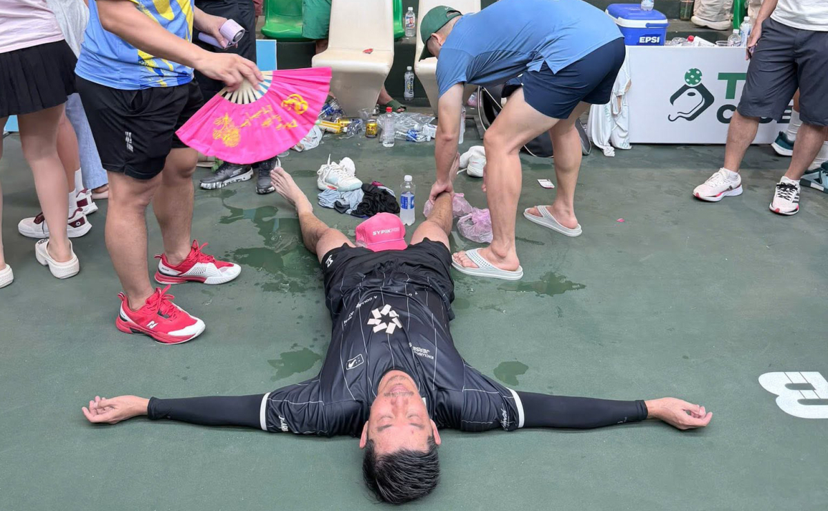 F168 Việt Nam: Đỗ Minh Quân kiệt sức rời sân sau trận chung kết pickleball Thanh Hóa 2026 - hình ảnh - f168win.vip