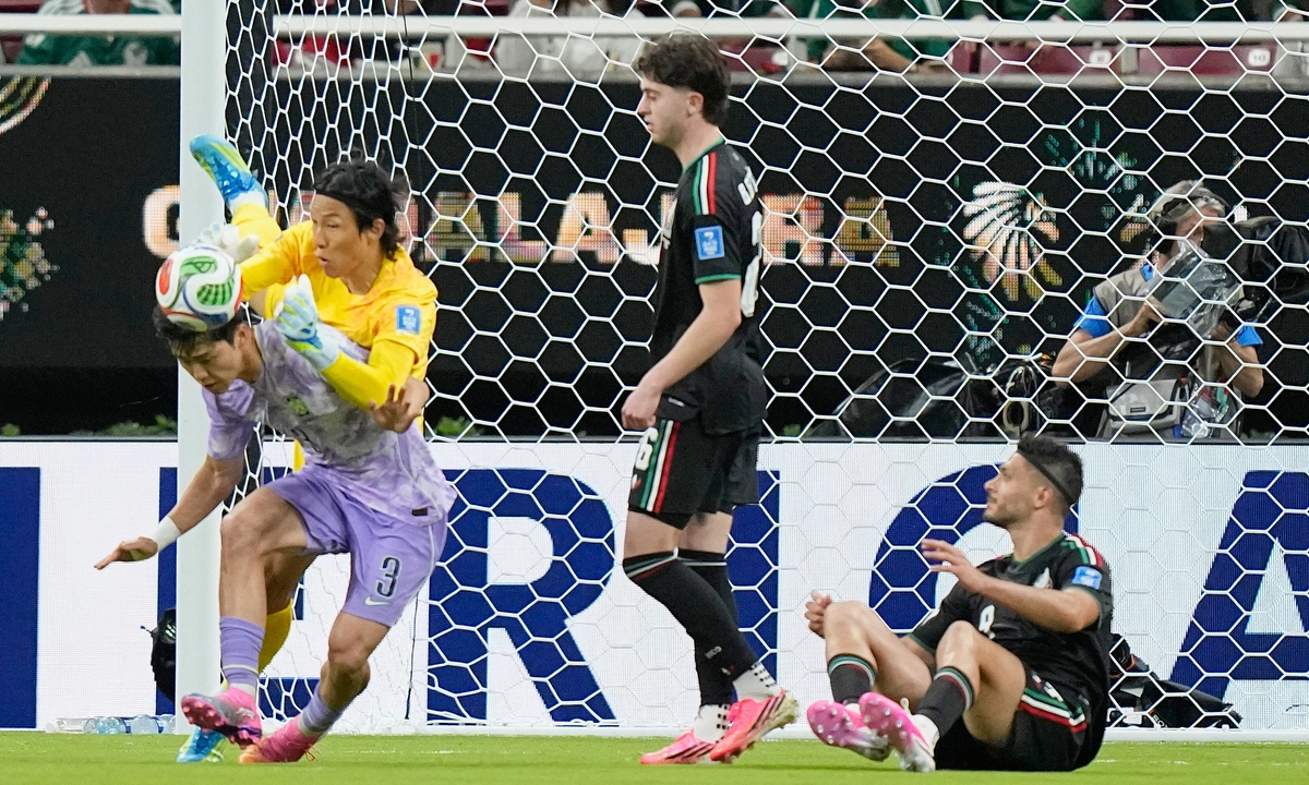 F168 cược bóng đá: Mexico vượt qua vòng bảng World Cup 2026 nhờ sai lầm của thủ môn Hàn Quốc - hình ảnh - f168win.vip