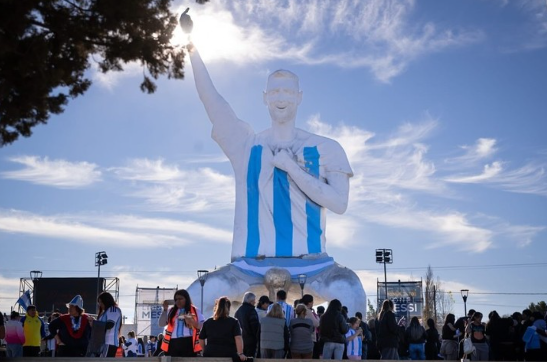 Argentina khánh thành tượng Messi cao 26 mét: góc nhìn mới cho người chơi Việt - hình ảnh - f168win.vip Argentina khánh thành tượng Messi cao 26 mét: góc nhìn mới cho người chơi Việt - hình ảnh - f168win.vip