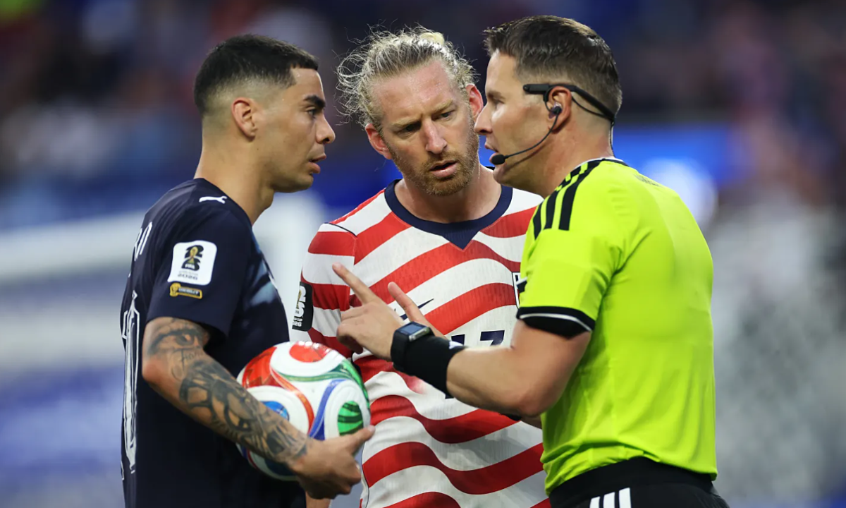 F168 cược bóng đá: Luật VAR mới cứu thủ quân Mỹ khỏi thẻ vàng ở World Cup 2026 - hình ảnh - f168win.vip