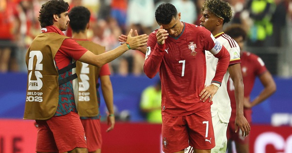 Ibrahimovic chê HLV Martinez không dám hy sinh Ronaldo, khiến Bồ Đào Nha bị loại cay đắng - hình ảnh - f168win.vip Ibrahimovic chê HLV Martinez không dám hy sinh Ronaldo, khiến Bồ Đào Nha bị loại cay đắng - hình ảnh - f168win.vip